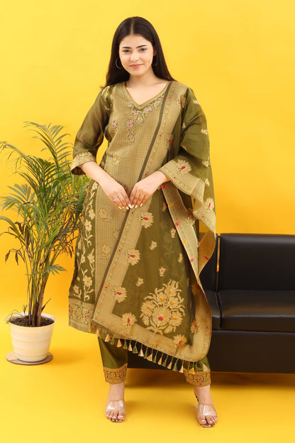 Tyohar Glamour (Pickle green): 46-Inch Pure Organza Jacquard Kurta, Viscose Pants, and Stylish Dupatta