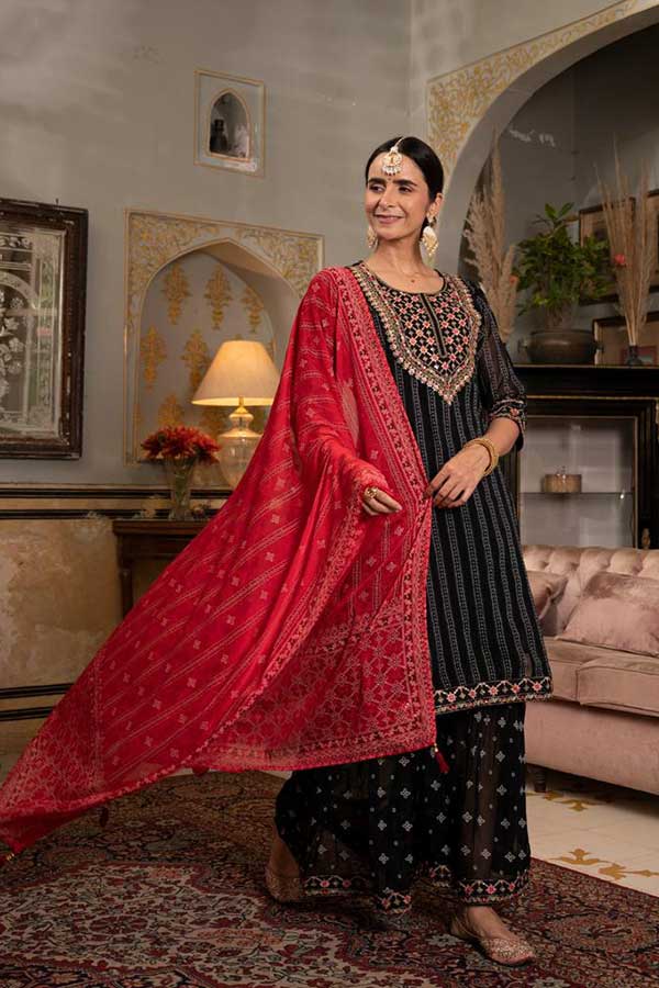 Timeless Beauty: Georgette Kurta with Zari Embroidery and Stylish Gharara