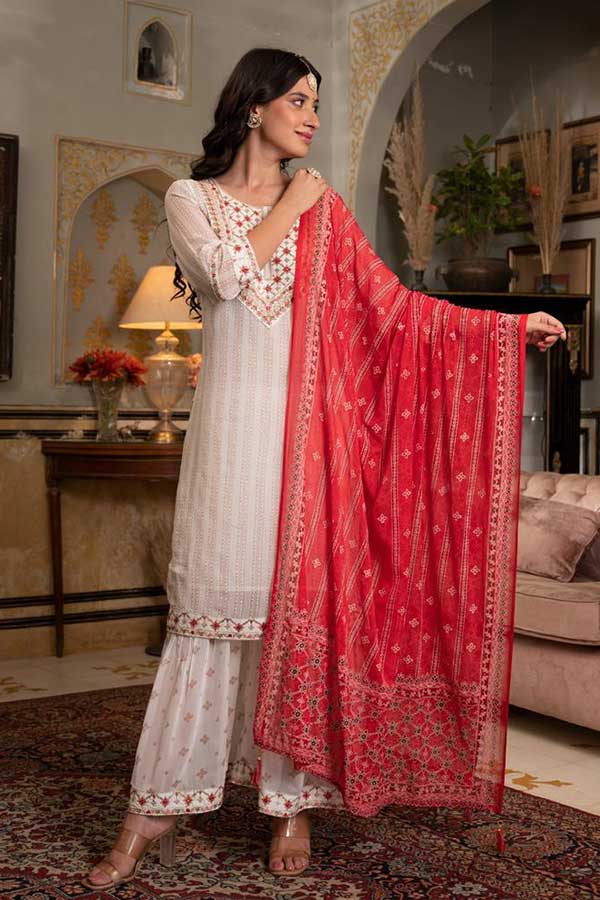 Chic and Stylish: Embroidered Georgette Suit with Zari-Adorned Gharara