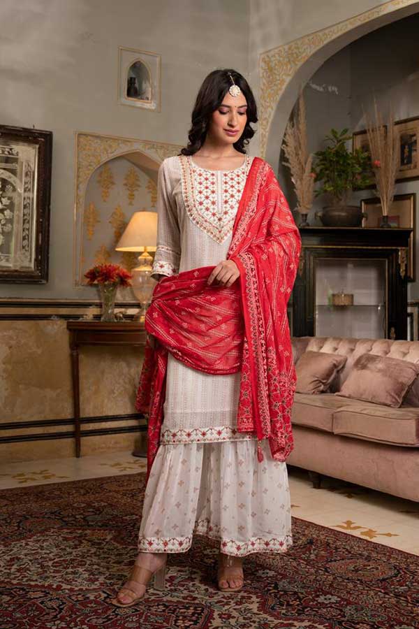 Chic and Stylish: Embroidered Georgette Suit with Zari-Adorned Gharara